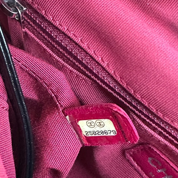 CHANEL GABRIELLE LEATHER SHOULDER BAG - Picture 11 of 12